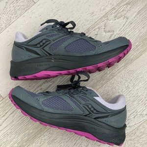 Saucony running shoes (barely worn)